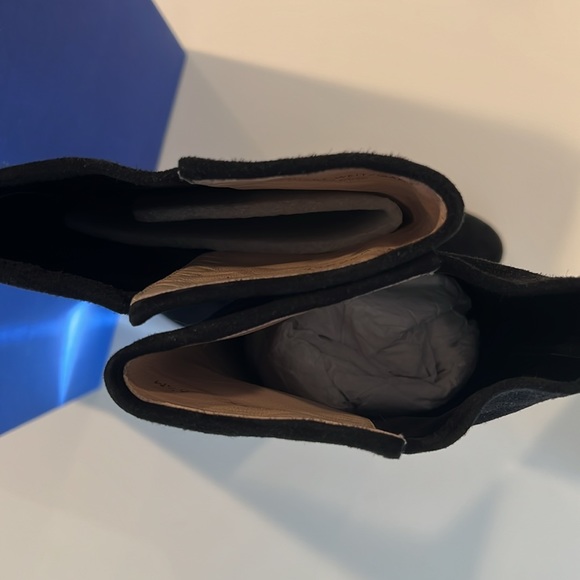 Stuart Weitzman Eloise 30 Almond Toe Suede Boots—like brand new (only worn once) - Picture 7 of 8